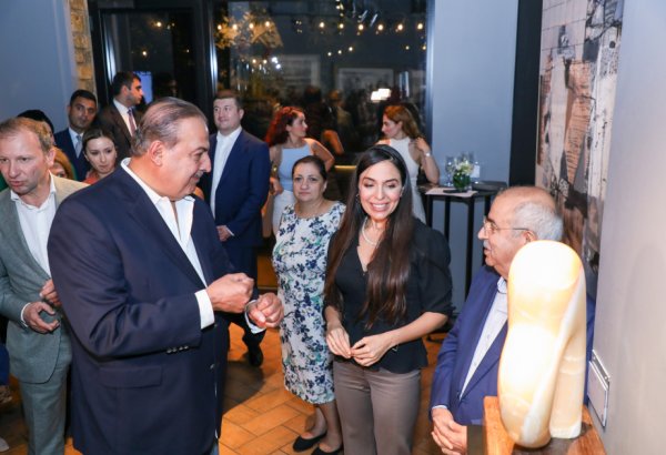 Bakıda Bəhreynli rəssamların əsərlərindən ibarət sərgi açılıb (FOTO)