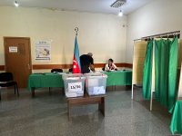 Paytaxtda səsvermə prosesində seçici fəallığı davam edir (FOTO)