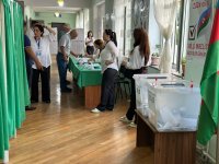 28 saylı məntəqədə 400-dən çox şəxs səs verib (FOTO)