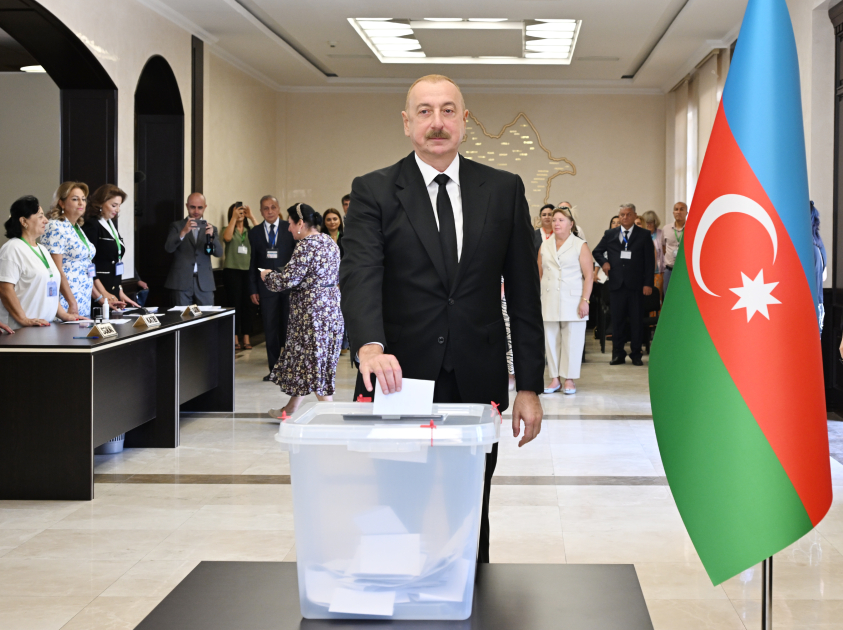Prezident İlham Əliyev, Birinci xanım Mehriban Əliyeva və qızları Leyla Əliyeva səs veriblər (YENİLƏNİB) (FOTO/VİDEO)