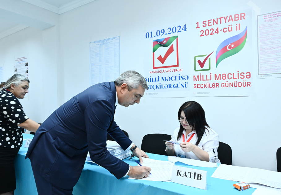 Samir Nuriyev səs verdi (FOTO)