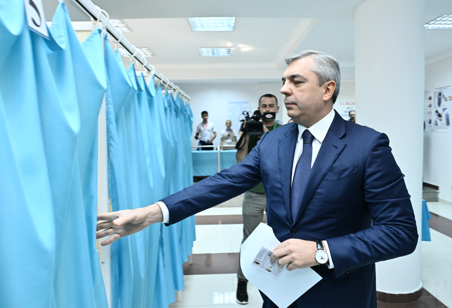 Samir Nuriyev səs verdi (FOTO)
