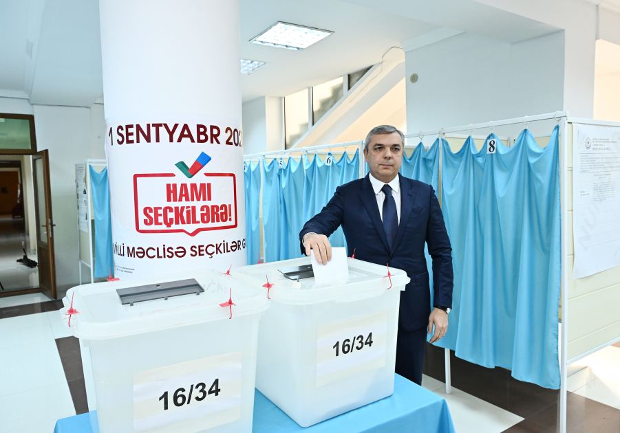Samir Nuriyev səs verdi (FOTO)