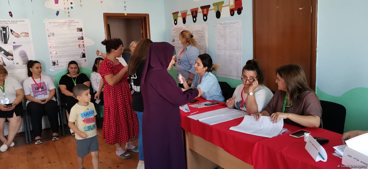 Abşeron rayonunda səsvermədə aktivlik müşahidə olunur (FOTO)