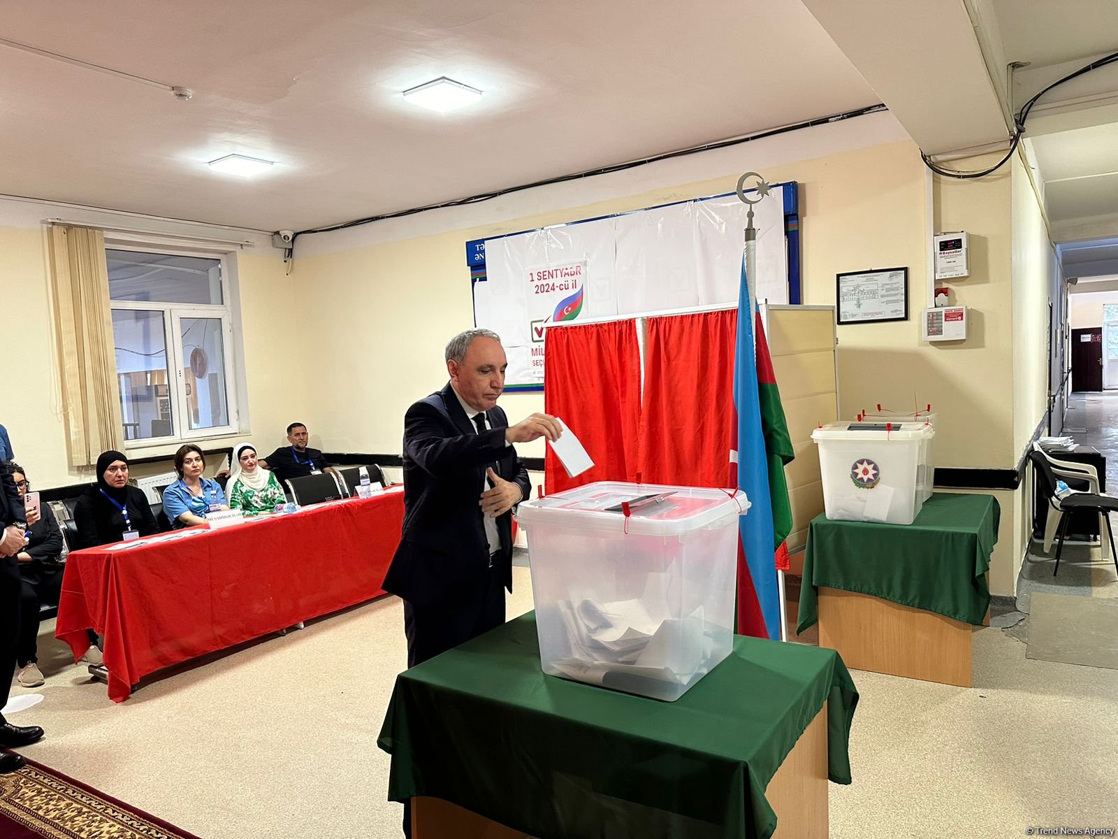 Baş prokuror səsvermə hüququndan istifadə edib (FOTO)