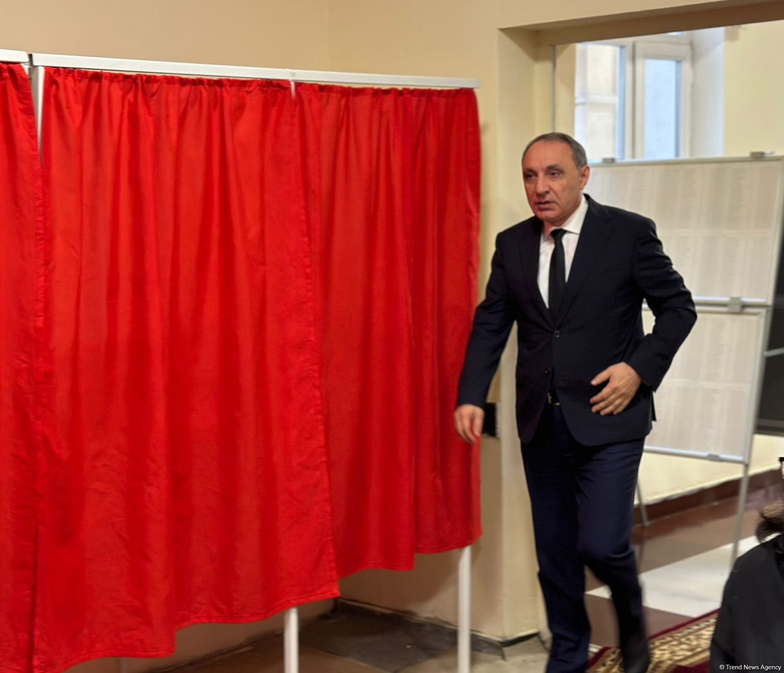 Baş prokuror səsvermə hüququndan istifadə edib (FOTO)