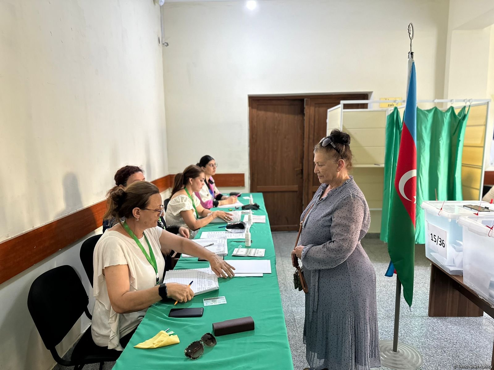 Paytaxtda səsvermə prosesində seçici fəallığı davam edir (FOTO)