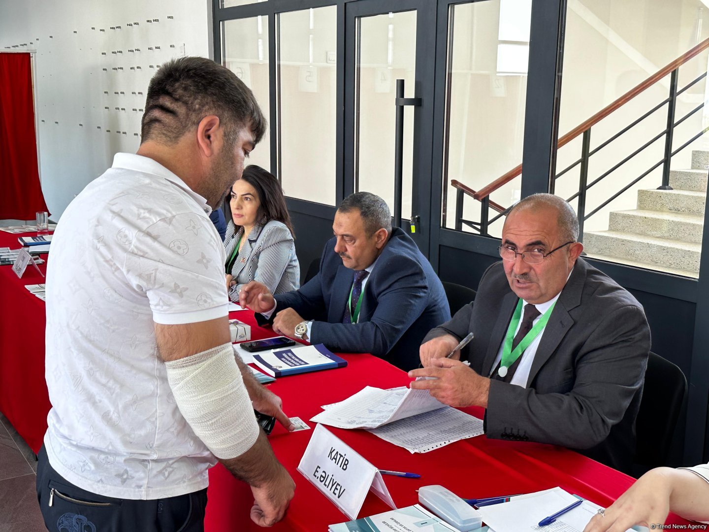 Şuşada seçicilər səsvermədə fəal iştirak edirlər (FOTO)