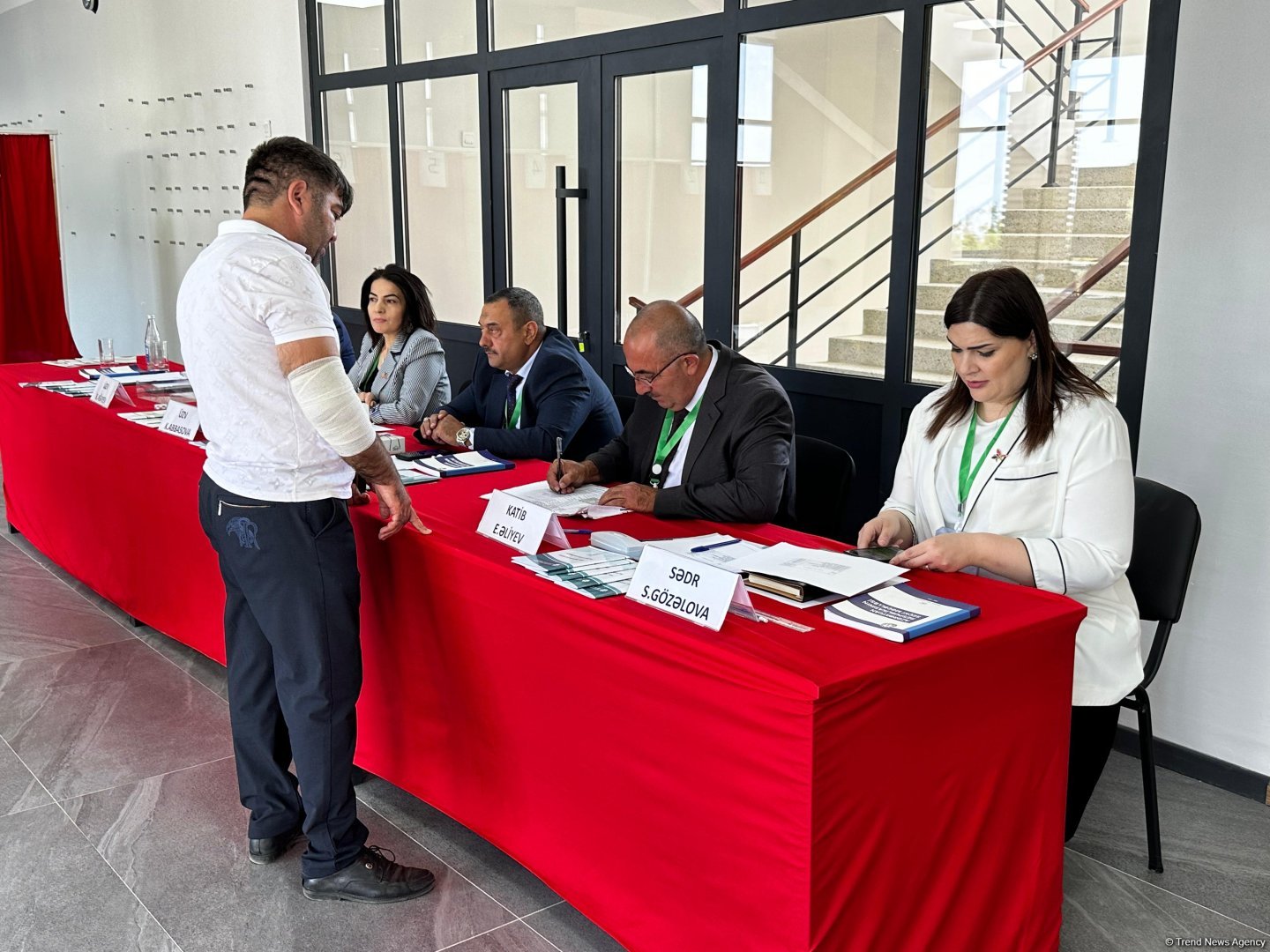 Şuşada seçicilər səsvermədə fəal iştirak edirlər (FOTO)