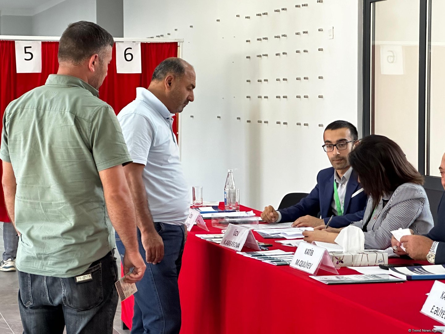 Şuşada seçicilər səsvermədə fəal iştirak edirlər (FOTO)