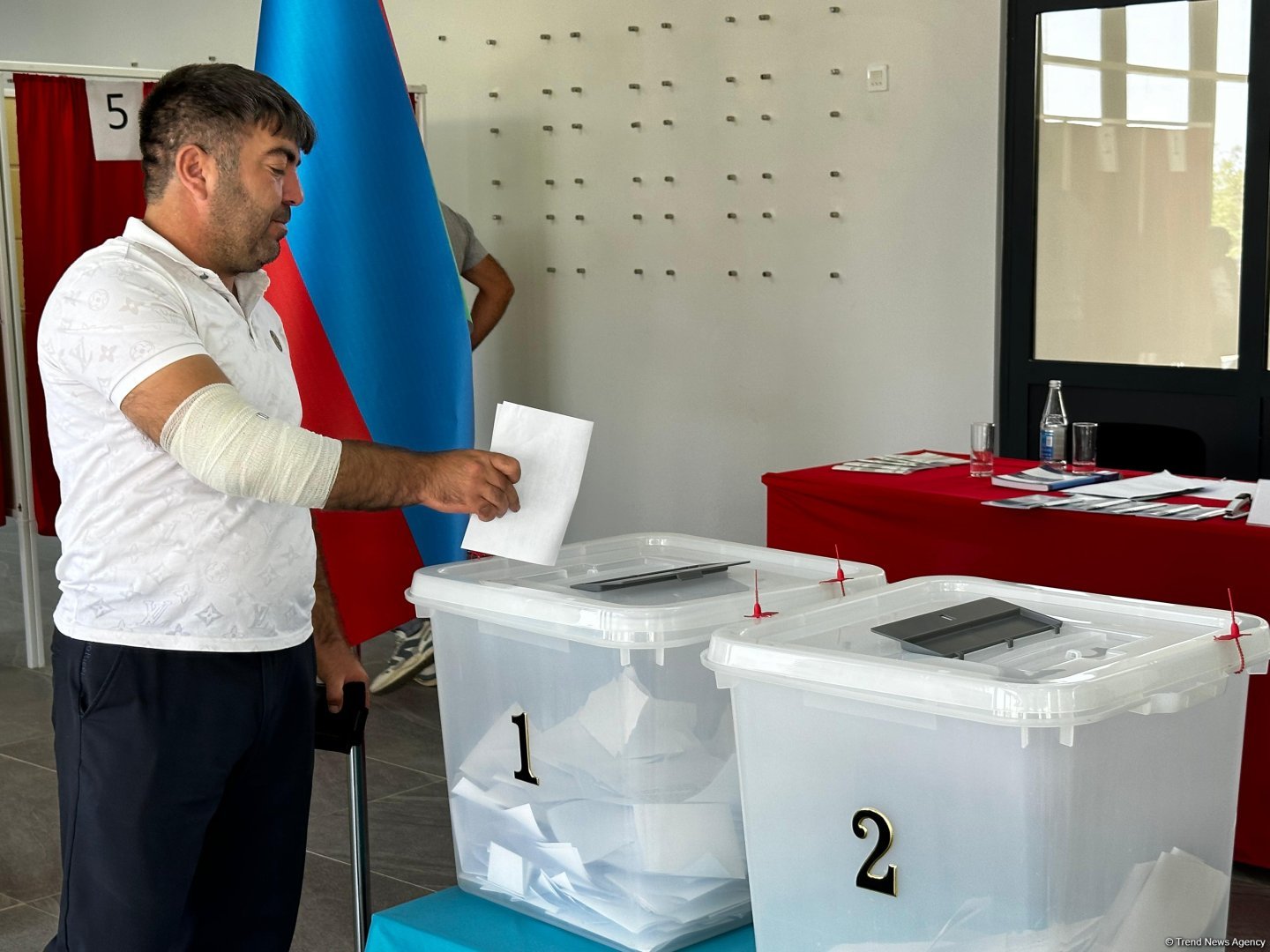 Şuşada seçicilər səsvermədə fəal iştirak edirlər (FOTO)