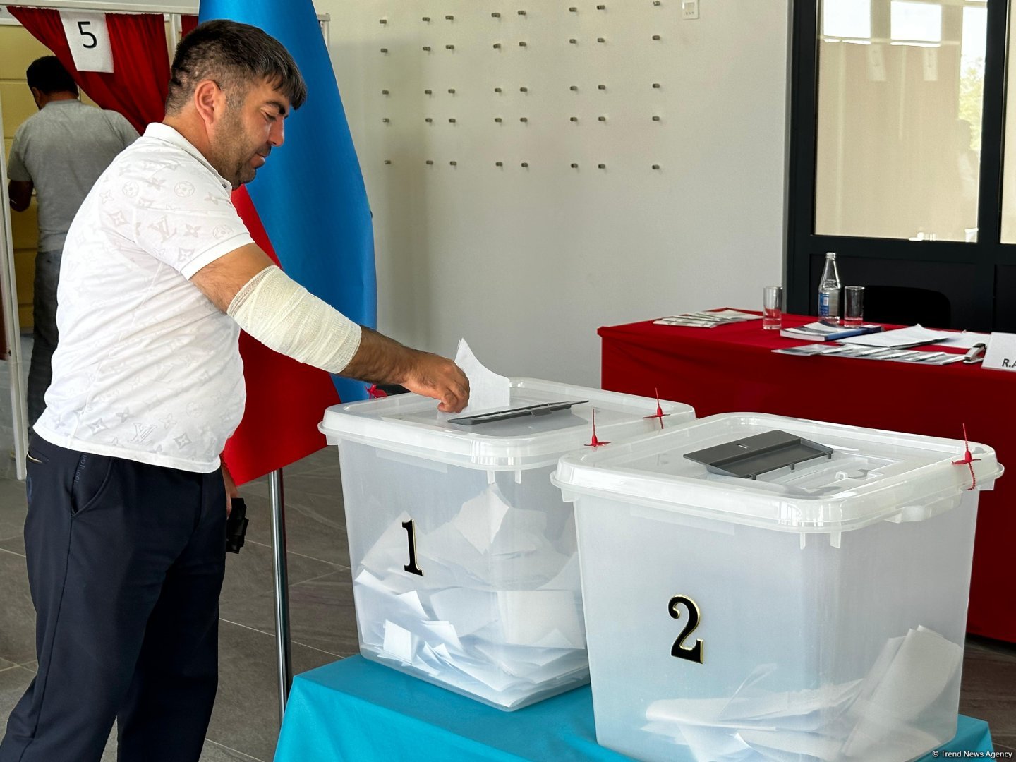 Şuşada seçicilər səsvermədə fəal iştirak edirlər (FOTO)