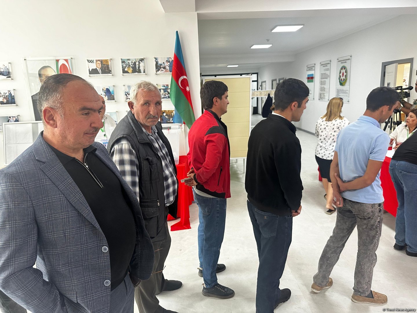 Susda seçicilər səsvermə hüququndan istifadə edirlər (FOTO)