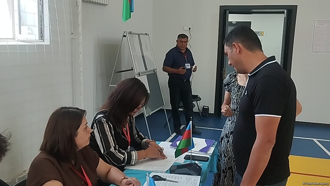 Xocalı sakinləri 32 ildən sonra ilk dəfə doğma yurdlarında səs verirlər (FOTO)