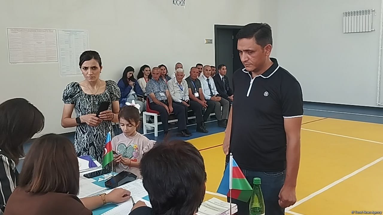 Xocalı sakinləri 32 ildən sonra ilk dəfə doğma yurdlarında səs verirlər (FOTO)