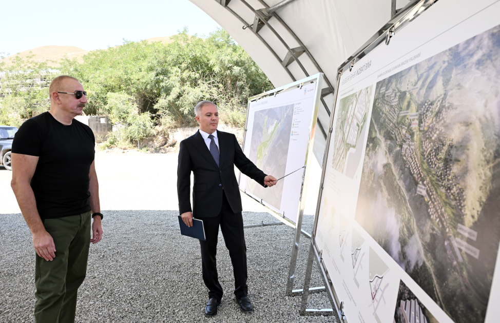 Prezident İlham Əliyev Kəlbəcər şəhərində inzibati binanın təməlini qoyub (YENİLƏNİB) (FOTO/VİDEO)