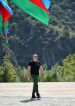 Prezident İlham Əliyev Kəlbəcər şəhərində ikinci yaşayış kompleksinin təməlini qoyub (YENİLƏNİB) (FOTO/VİDEO)