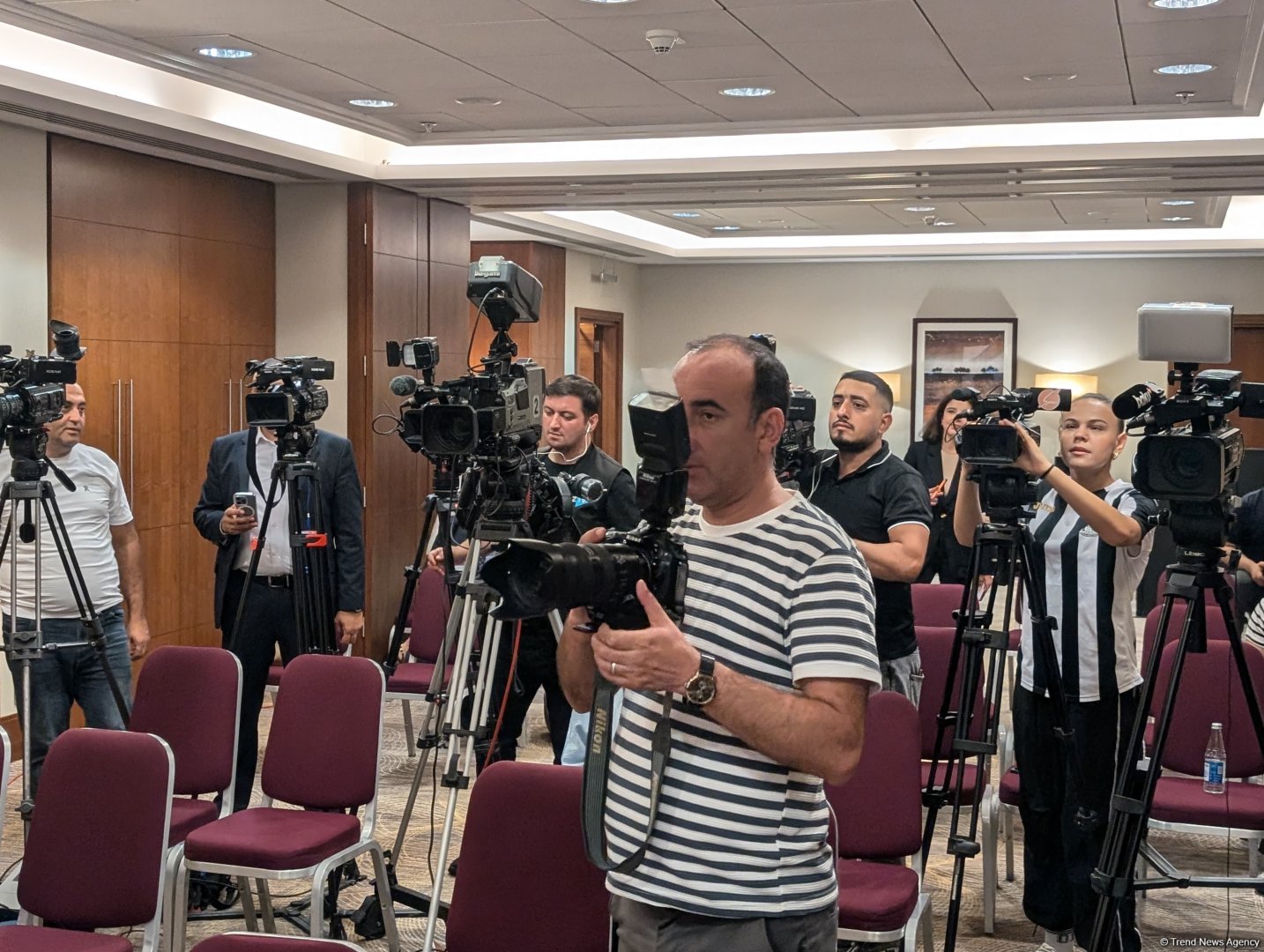 Azərbaycanda parlament seçkilərində seçicilər geniş seçim imkanlarına malik idilər - Sergey Xomenko (FOTO)