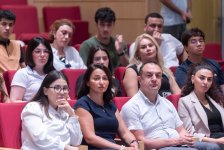 ADA Universitetində İtaliya-Azərbaycan Universiteti layihəsi çərçivəsində Kənd təsərrüfatı və qida elmləri fakültəsinə qəbul olmuş bakalavr tələbələri ilə görüş keçirilib (FOTO)