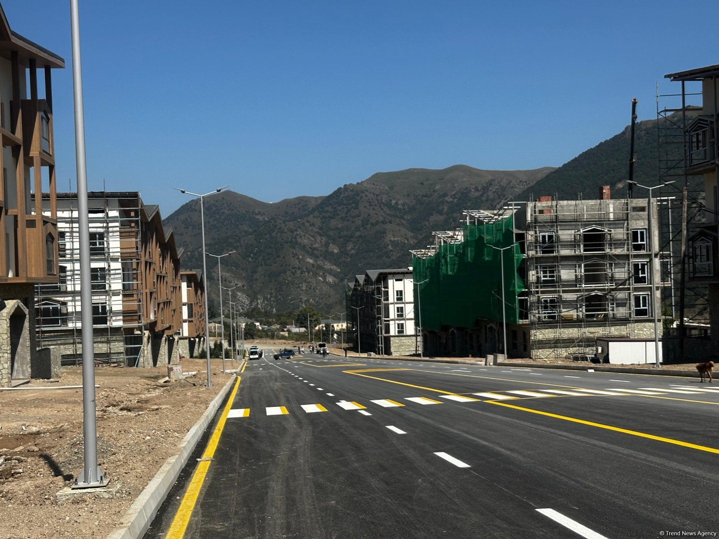 Kəlbəcərdə inşa edilən yaşayış kompleksindən FOTOLAR
