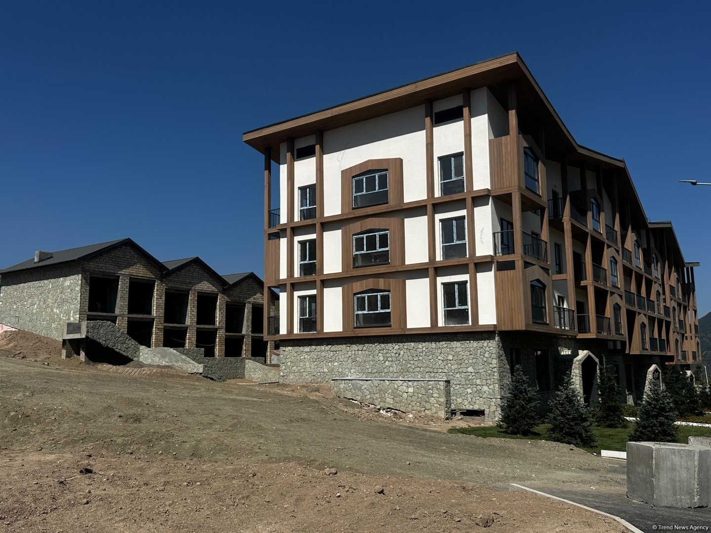 Kəlbəcərdə inşa edilən yaşayış kompleksindən FOTOLAR