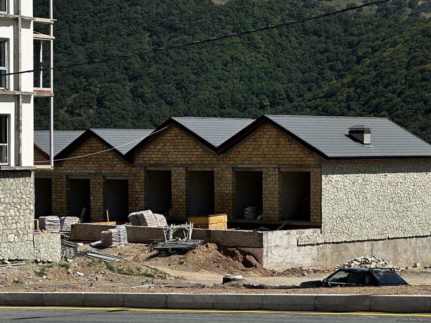 Kəlbəcərdə inşa edilən yaşayış kompleksindən FOTOLAR