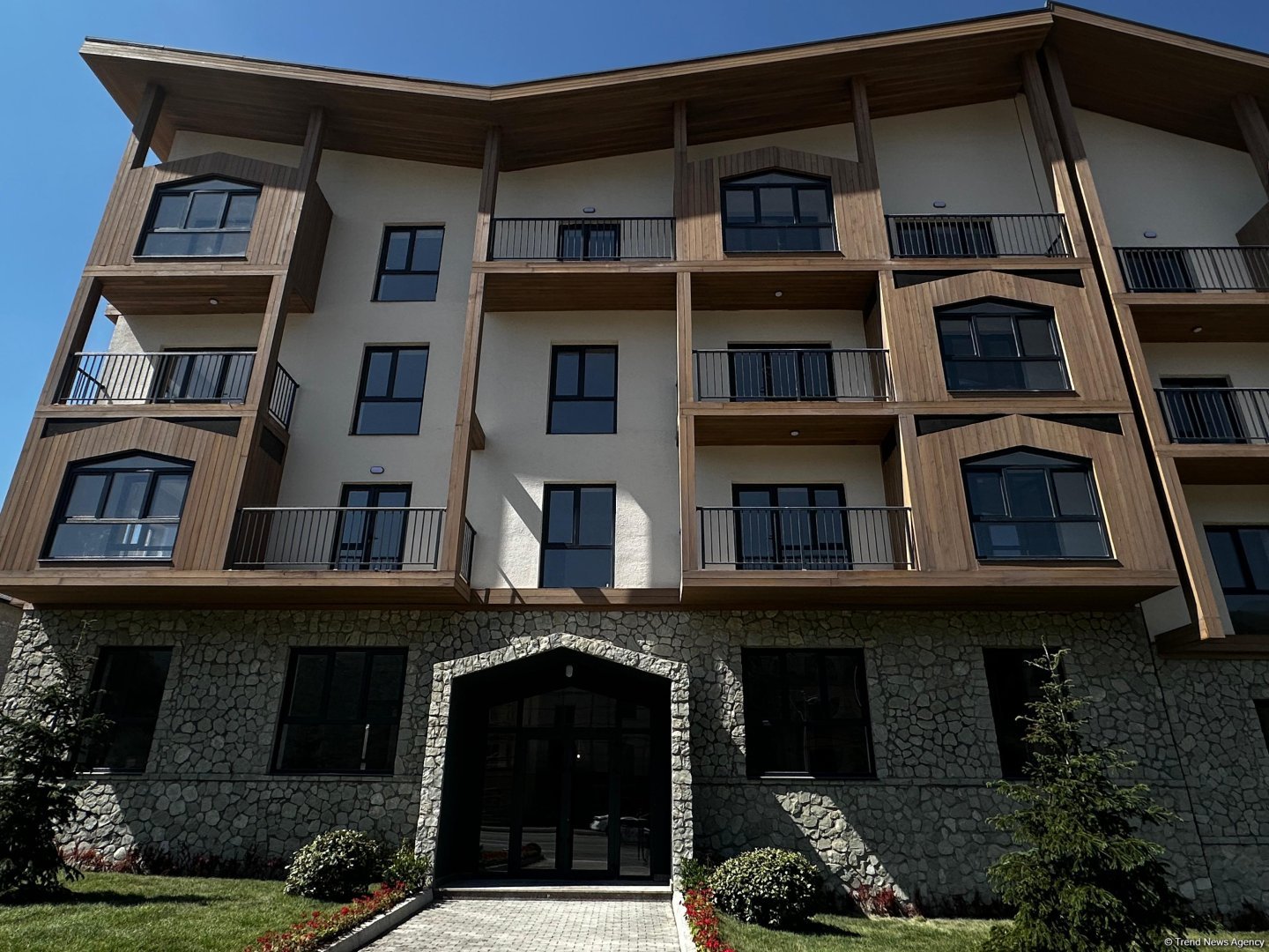 Kəlbəcərdə inşa edilən yaşayış kompleksindən FOTOLAR