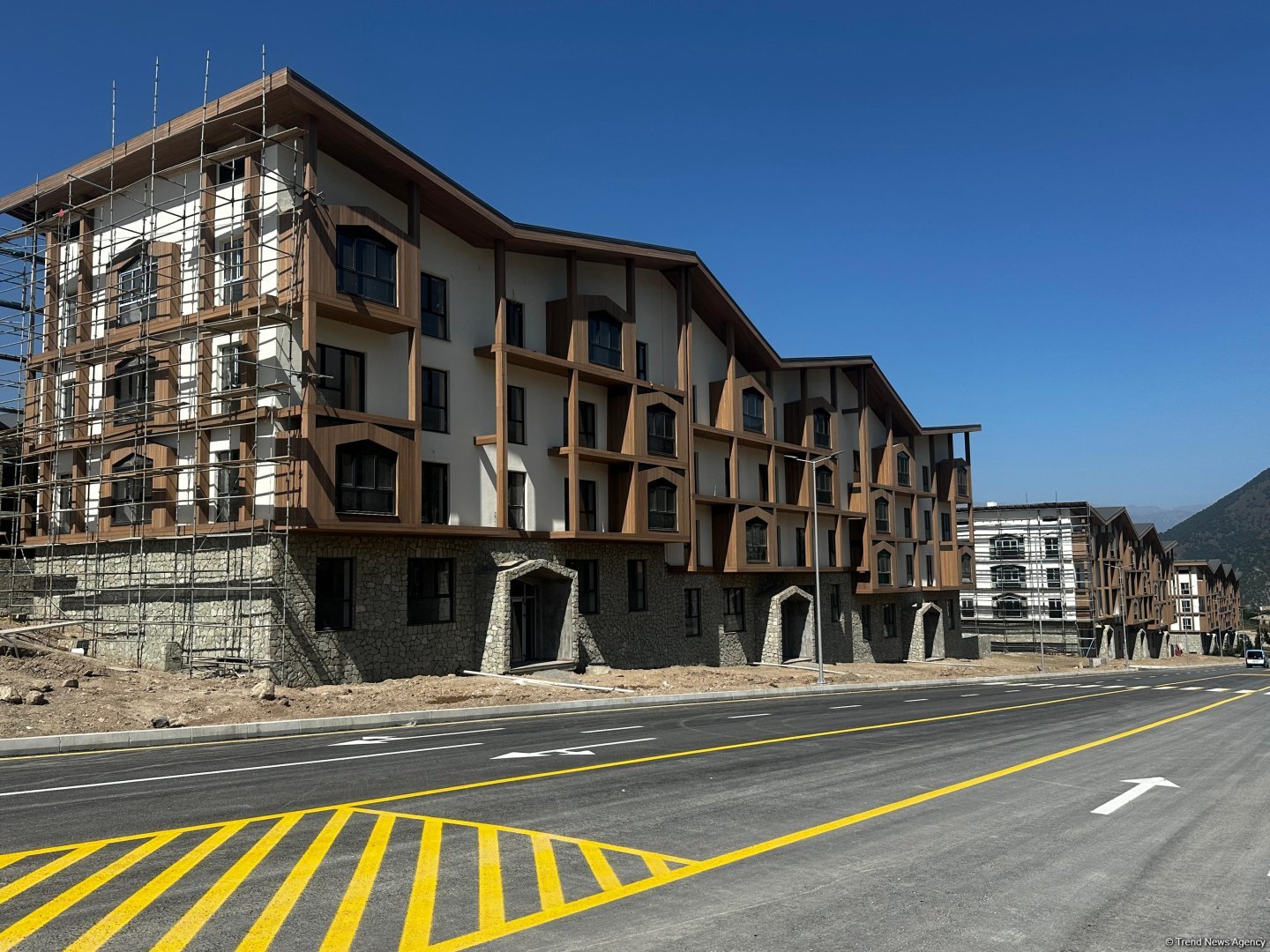 Kəlbəcərdə inşa edilən yaşayış kompleksindən FOTOLAR
