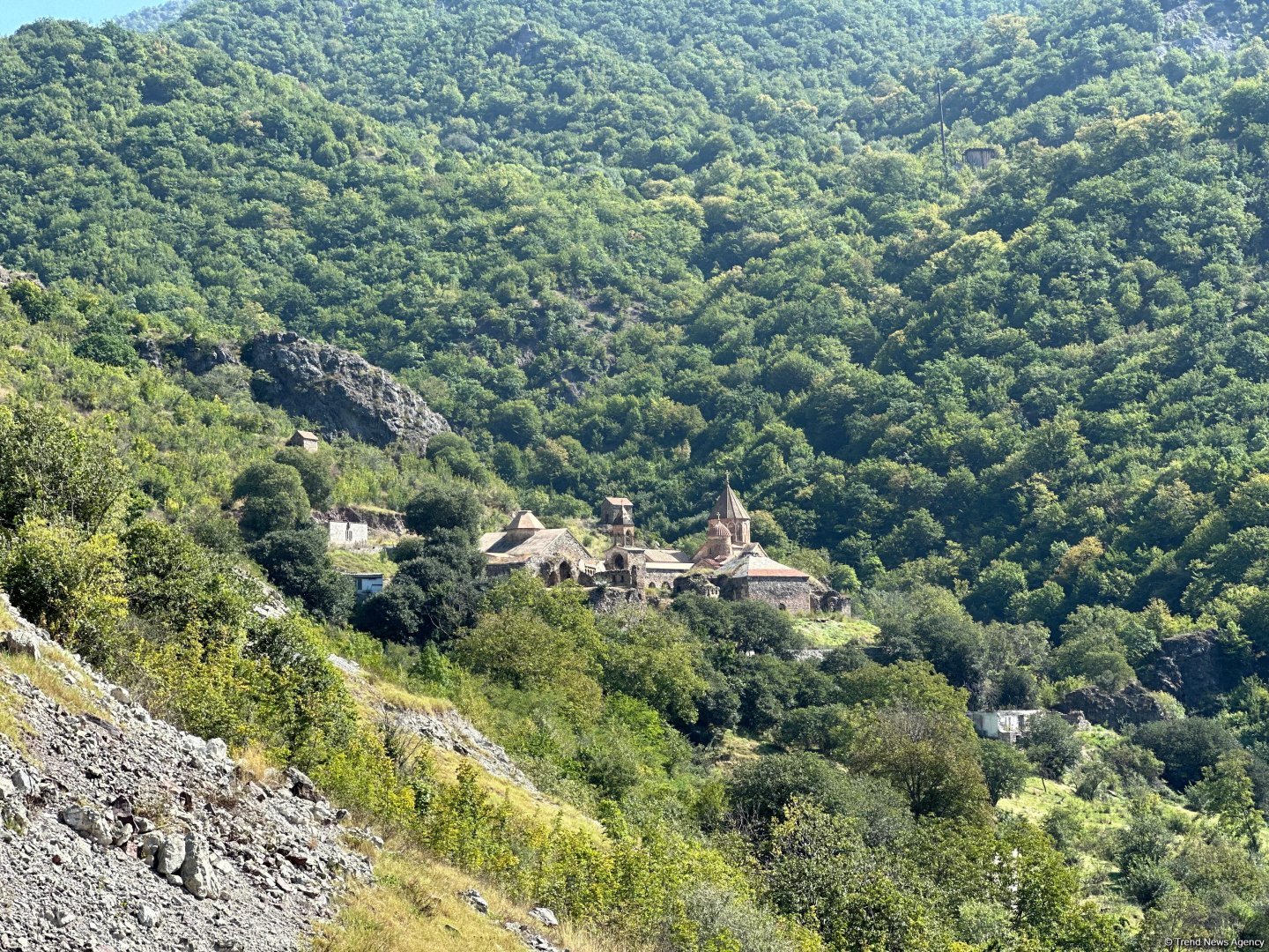 Erməni vandalizminə məruz qalmış Xudavəngdən FOTOREPORTAJ