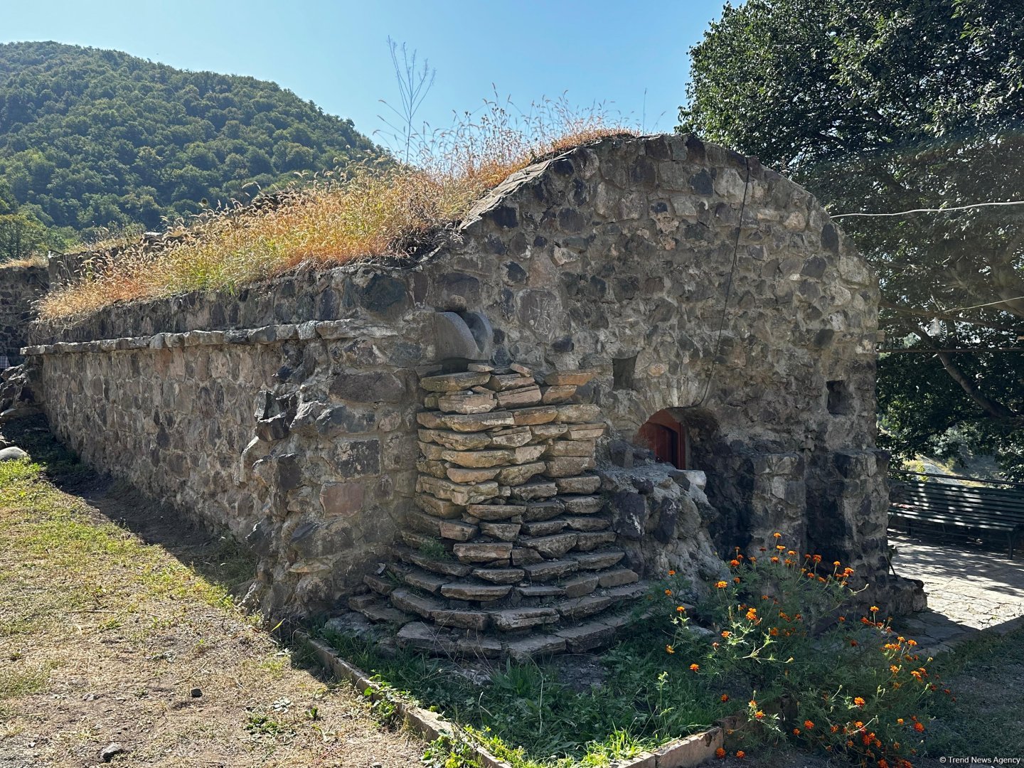 Erməni vandalizminə məruz qalmış Xudavəngdən FOTOREPORTAJ