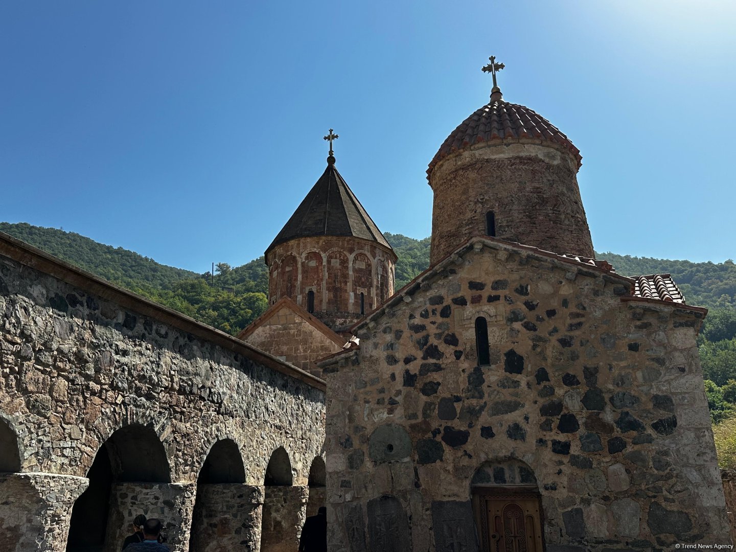 Erməni vandalizminə məruz qalmış Xudavəngdən FOTOREPORTAJ