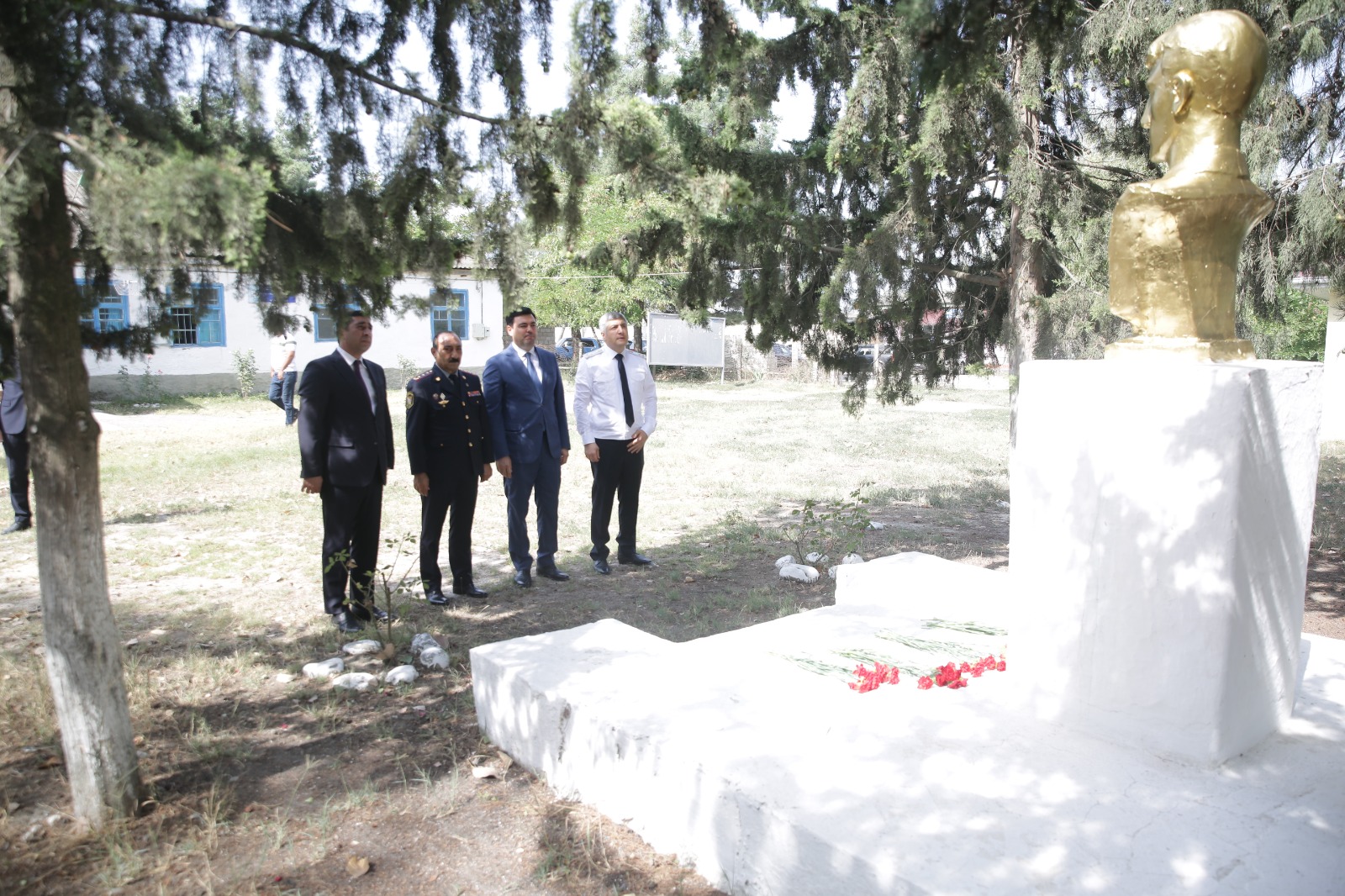 Xaçmazın Manafoba kəndində səyyar qəbul keçirilib (FOTO)
