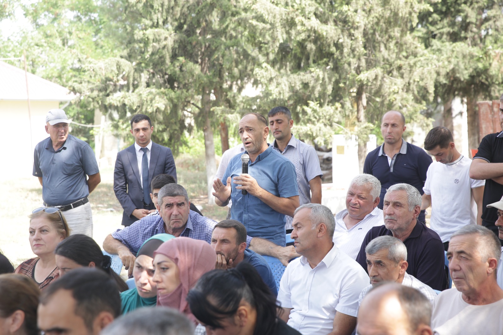 Xaçmazın Manafoba kəndində səyyar qəbul keçirilib (FOTO)