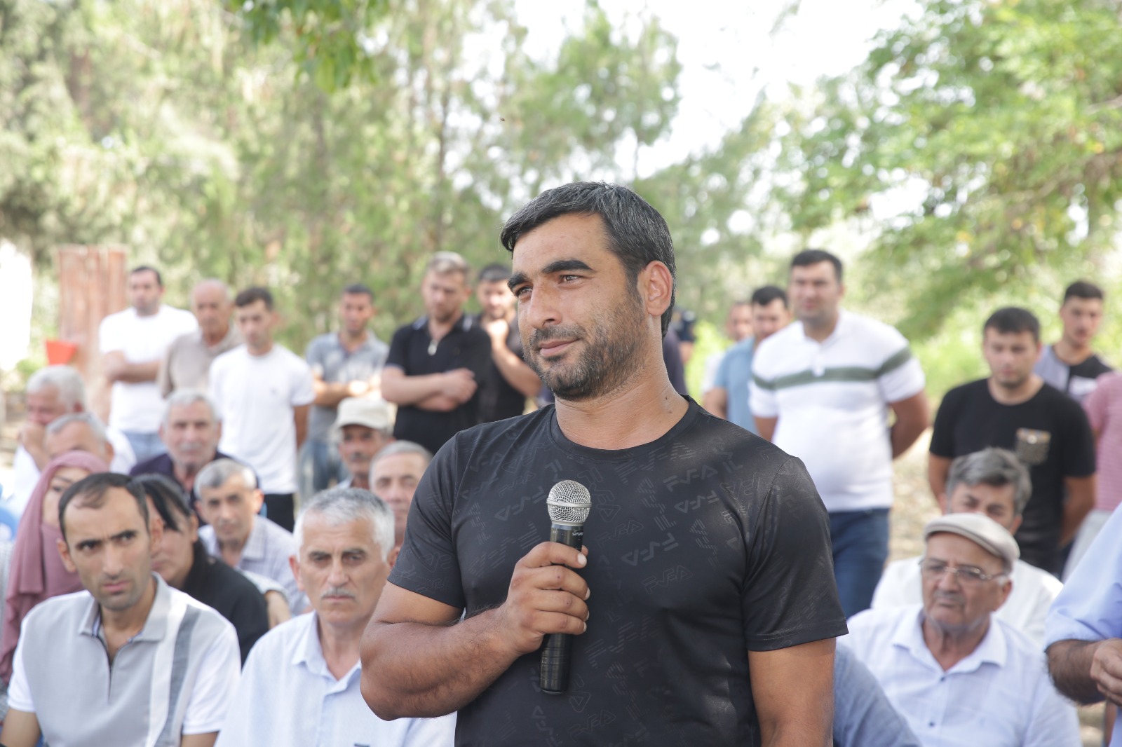 Xaçmazın Manafoba kəndində səyyar qəbul keçirilib (FOTO)