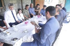 Elnur Rzayev Manafoba kəndində şəhid ailəsini ziyarət edib (FOTO)