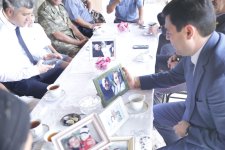 Elnur Rzayev Manafoba kəndində şəhid ailəsini ziyarət edib (FOTO)