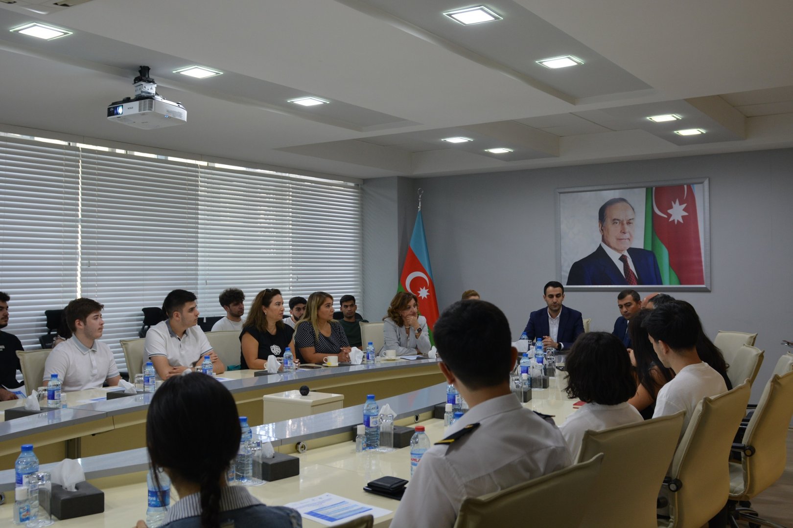 Azərbaycanlı tələbələr BƏƏ-nin Kosmik Mərkəzində təcrübə keçəcəklər (FOTO)