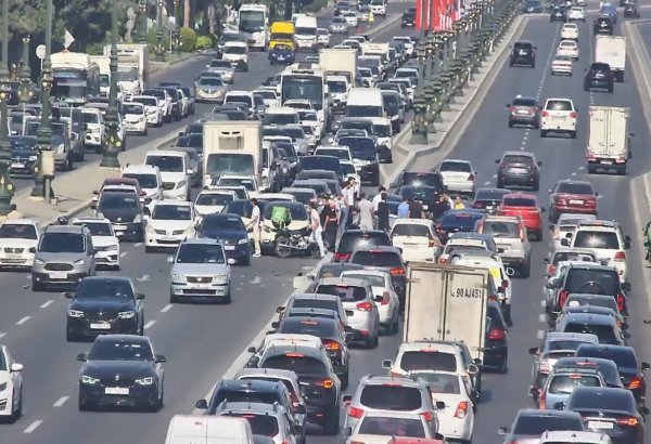 “Bağırov” tunelinin çıxışında yol-nəqliyyat hadisəsi: sıxlıq yaranıb