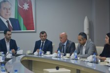 Azərbaycanlı tələbələr BƏƏ-nin Kosmik Mərkəzində təcrübə keçəcəklər (FOTO)