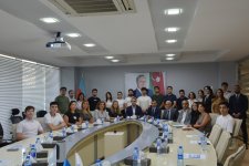Azərbaycanlı tələbələr BƏƏ-nin Kosmik Mərkəzində təcrübə keçəcəklər (FOTO)