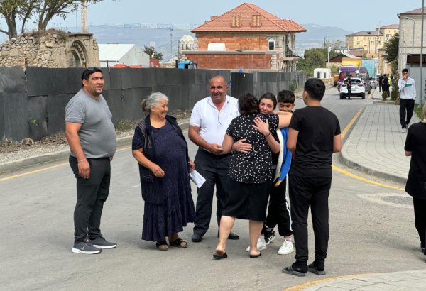 Şuşaya növbəti köç: daha 27 ailə doğma yurduna çatdı, açarlar təqdim olundu (FOTO) (YENİLƏNİB)