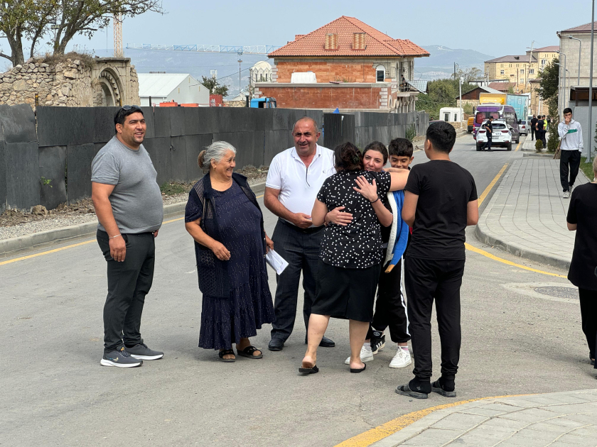 Şuşaya növbəti köç: daha 27 ailə doğma yurduna çatdı, açarlar təqdim olundu (FOTO) (YENİLƏNİB)