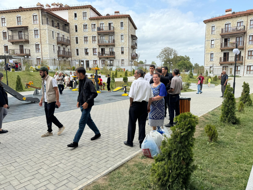 Şuşaya növbəti köç: daha 27 ailə doğma yurduna çatdı, açarlar təqdim olundu (FOTO) (YENİLƏNİB)