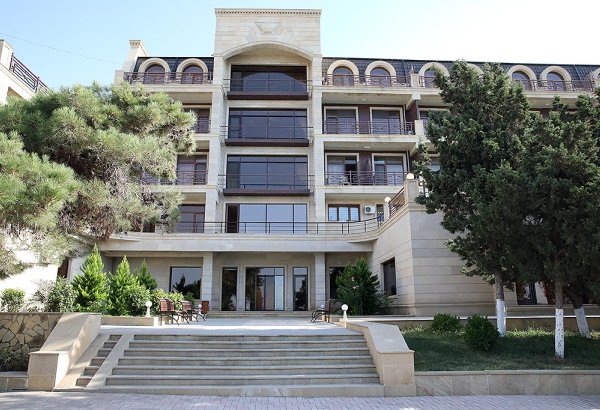 AHİK sədri sanatoriyalara baxış keçirib, müalicə olunanların rəy və təkliflərini dinləyib (FOTO)
