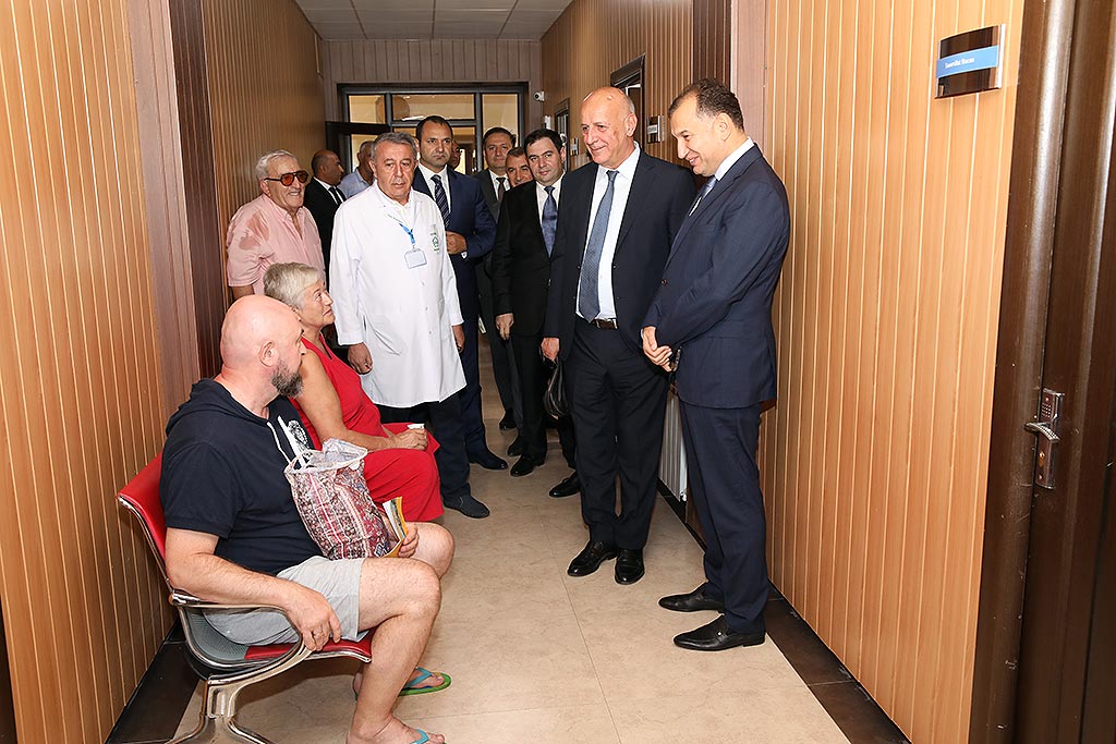 AHİK sədri sanatoriyalara baxış keçirib, müalicə olunanların rəy və təkliflərini dinləyib (FOTO)
