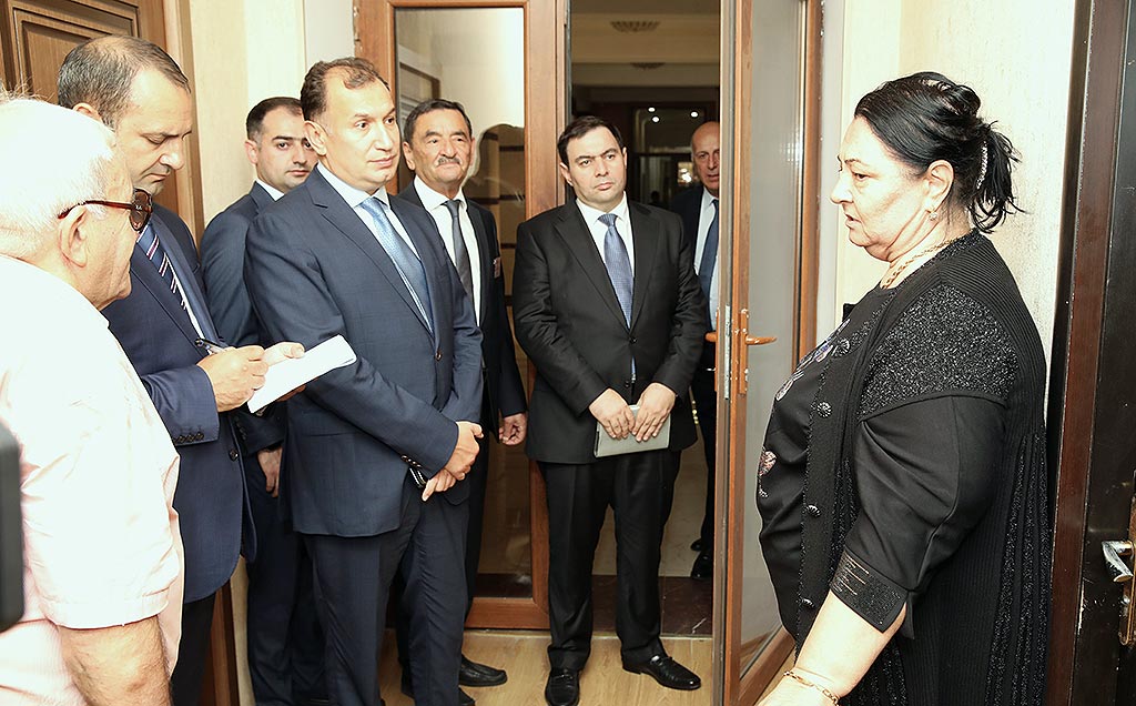 AHİK sədri sanatoriyalara baxış keçirib, müalicə olunanların rəy və təkliflərini dinləyib (FOTO)