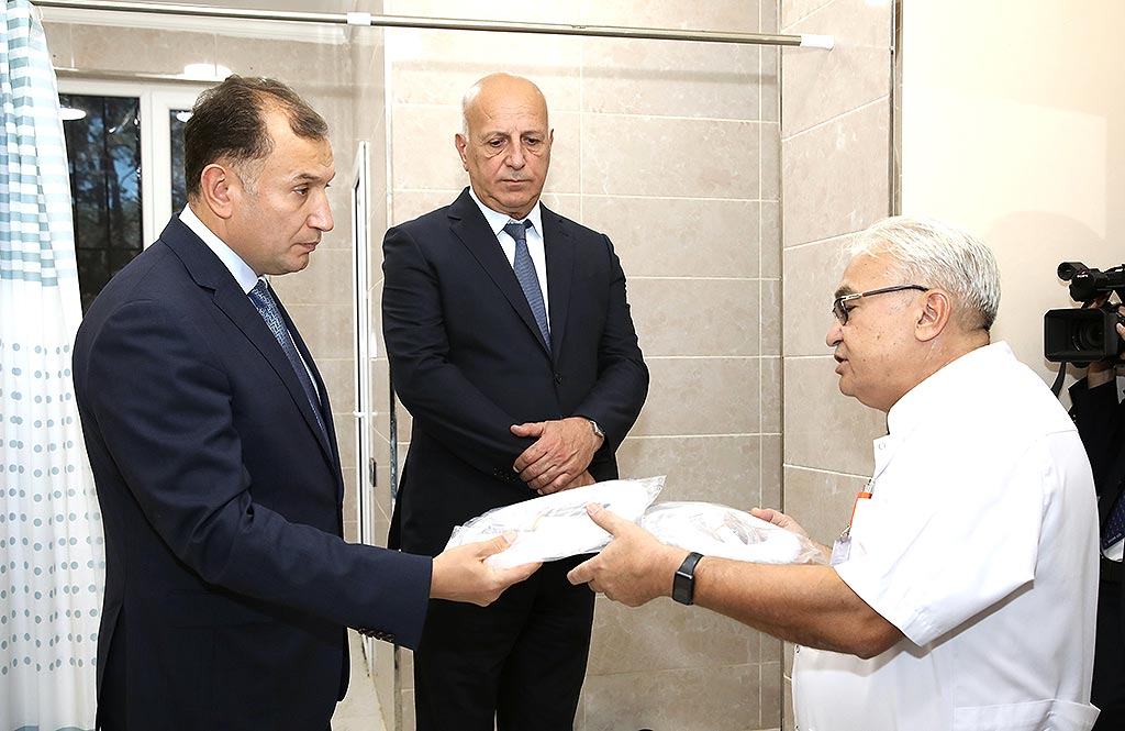 AHİK sədri sanatoriyalara baxış keçirib, müalicə olunanların rəy və təkliflərini dinləyib (FOTO)