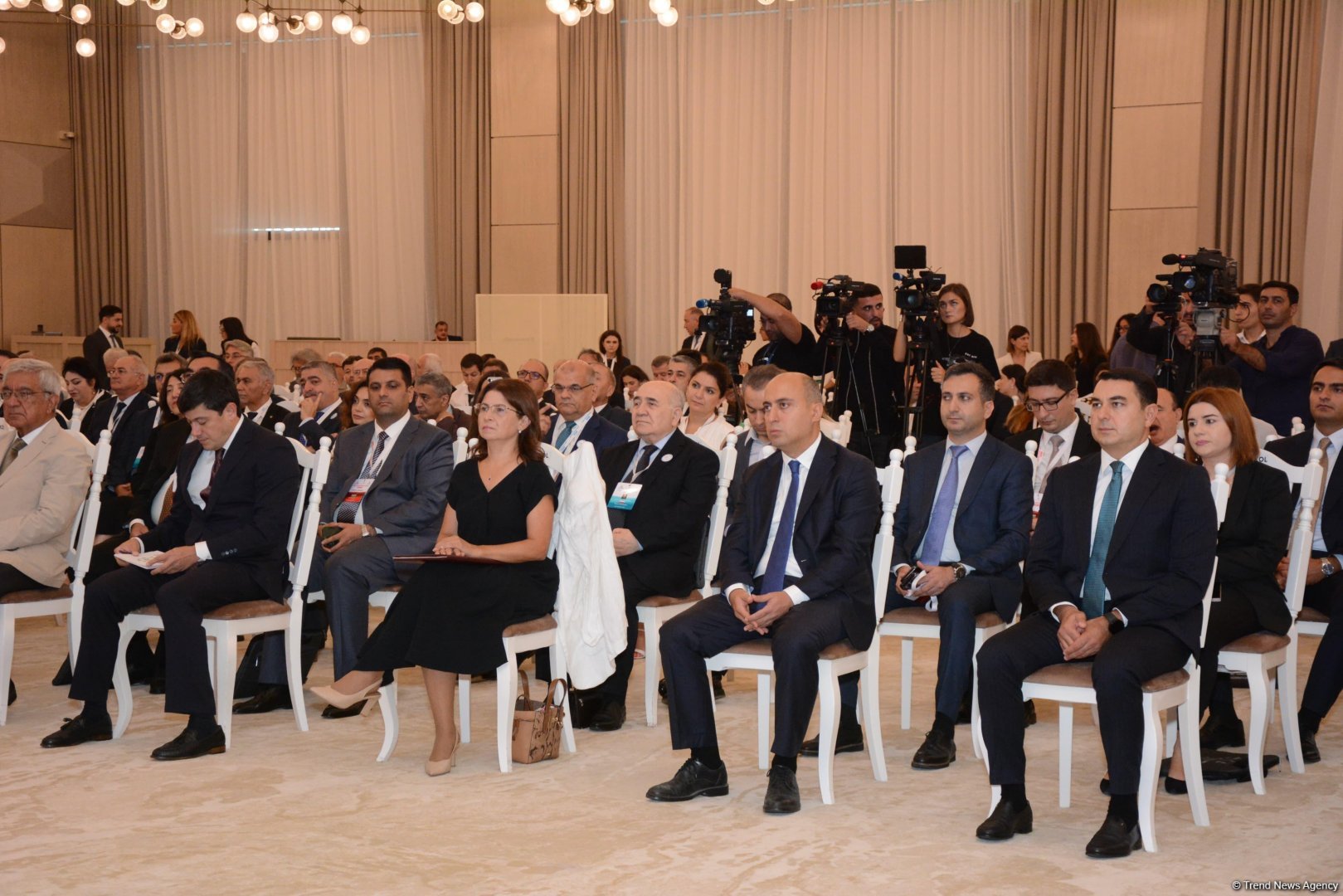 Bakıda Xaricdə Yaşayan Azərbaycanlı Alimlərin Forumunun ilk günü başa çatıb (FOTO) (YENİLƏNİB)