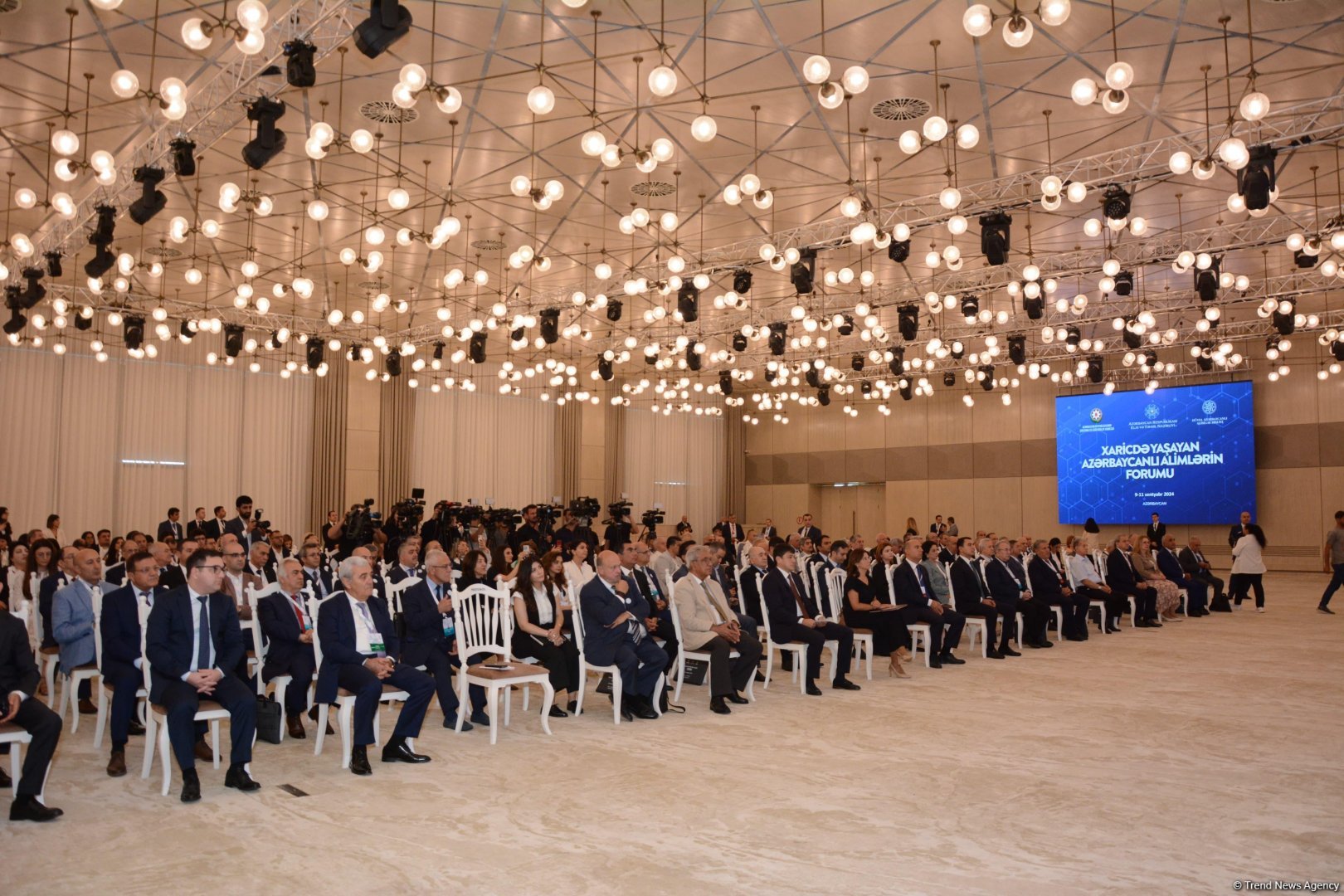 Bakıda Xaricdə Yaşayan Azərbaycanlı Alimlərin Forumunun ilk günü başa çatıb (FOTO) (YENİLƏNİB)