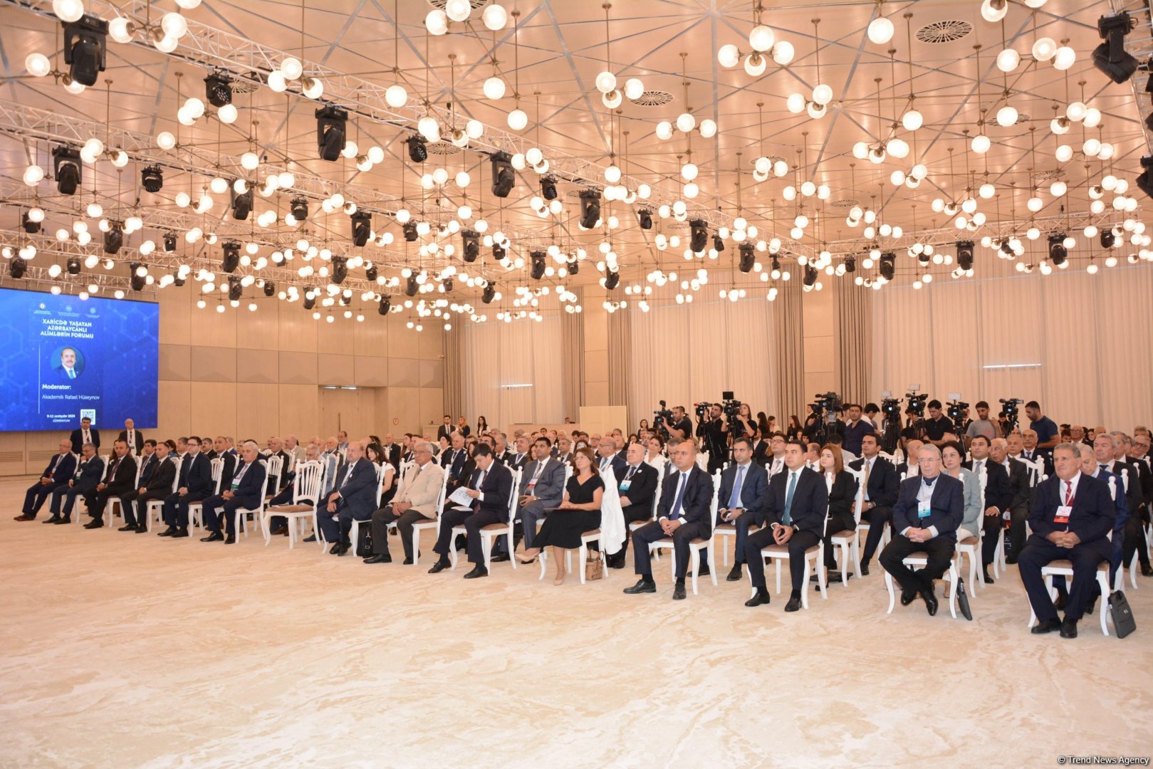 Bakıda Xaricdə Yaşayan Azərbaycanlı Alimlərin Forumunun ilk günü başa çatıb (FOTO) (YENİLƏNİB)